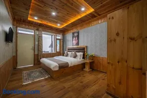 The Misty Heights l Rooms and Restaurant l Family Groups & Events l Open Air Lawn l Kufri by Exotic Stays - Image 4