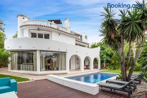 Luxury Villa with Private Pool Rooftop Jacuzzi - Image 1