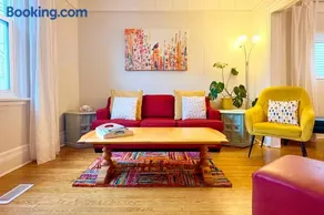KingstonStays Happy House, Free Parking, Downtown - Image 1