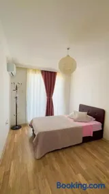 Central, Spacious Pent House -Sea view - Image 4