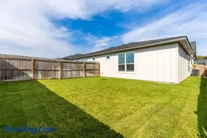 NEW 1 Story Townhome 6 BDs 5 Mile Baylor Scott & White Fenced Backyard - Professionally Managed by Stay Albatross - Image 2