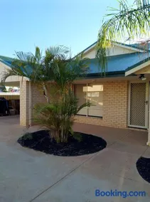 Ross McAuley accommodation for working professional - Image 1