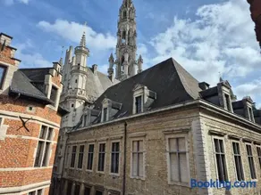 Les Pieds a La Grande Place - Image 5