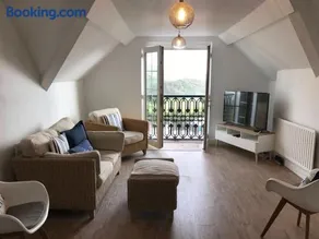 5, Sandleigh Apartment - Image 2