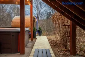 35 Hideaway - Mtn Views, Hot Tub, Game Room, Dogs Ok, 12 Mins to Sunday River - Image 2