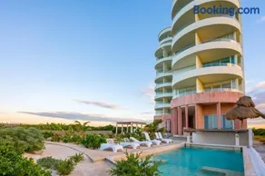 Oceanfront Luxury Penthouse with Shared Pool Depto B81 - Image 1
