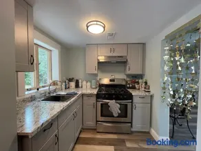 Cheerful two bedroom bungalow near Mountain Creek - Image 2