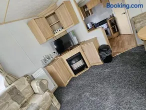 53 Kingsgate Lower Hyde - Image 2
