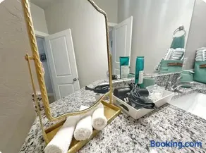 Modern Townhouse Retreat - Image 3