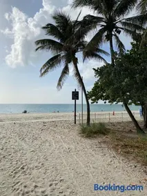 Beachfront condo in Miami! - Image 5