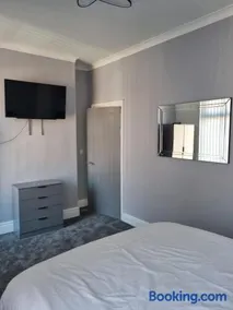 Spacious full House Near Manchester & Liverpool - Image 3