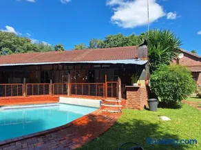 SMAPERS GUESTHOUSE - Image 3