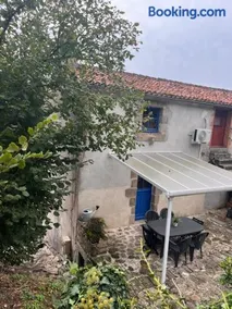 Gîte les Pieds dans l'eau 10 min du Puy du Fo - Image 4