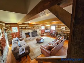 King Bed Farmhouse Valley Views - Image 1