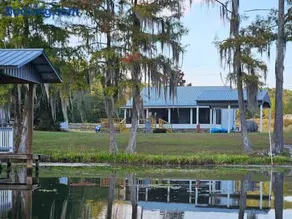 Lake House Lusia - Image 1