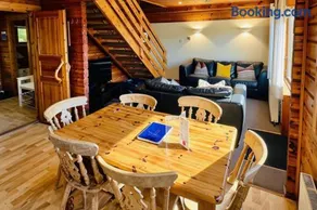 Tor View Lodge with Hot Tub & Sauna - Spa Resort - South Devon - Image 2