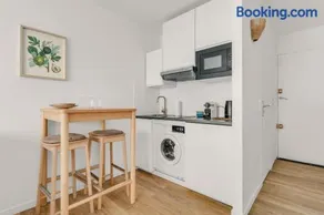 Cosy & Quiet studio with AC and Balcony with a view of nature - Image 1