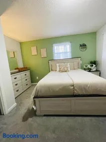 Spacious 1king bd/2queen bd/* 1 mile from I-85 - Image 3