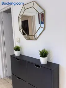 Cosy Guest Suite, West London - Image 5