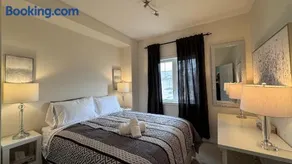 FIFA 2026 Kleinburg Luxe Town Residence 9 Queen Beds Sleeps 18 - Image 5