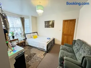 Big Private Room In Town Centre - Image 3