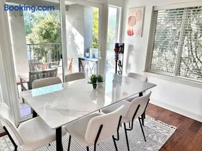 SunlightStays Burlingame - Image 4