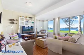 Noddys Charming Riverside Cottage - Image 2
