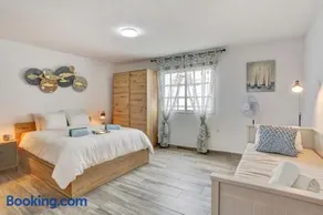 Casa Vistamar comfy 4bd few steps to the ocean - Image 1