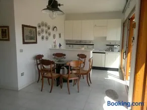 Porto Azzuro Apartment 6 Beds - Image 1