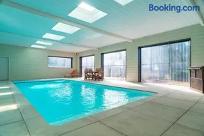 Le Chêne Sacré - Piscine intérieur - Image 3