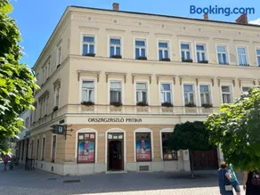 Tamás Apartman - Panorámás, tágas lakás a történelmi belvárosban kilátással a Virágórára - Image 1