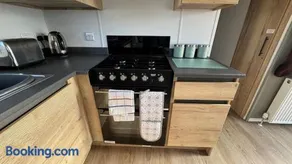 Modern Caravan 2 Bedrooms Sleeps 6 near Weymouth - Image 5