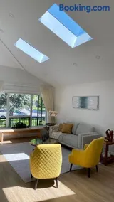 Sunbeam Haven - Spacious 3 Bedrooms - Indoor Parking - Image 5