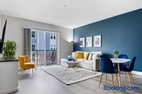 Warrenville Resort Style Apartments Near Downtown with Pool, Free Parking, Gym, Sauna & More - Image 2