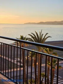 APARTAMENTO EN PRIMERA LÍNEA DE PLAYA - Image 2