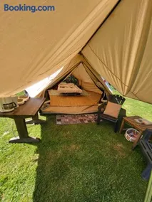 Sfeervolle Tipi tent dicht bij de kust. - Image 2