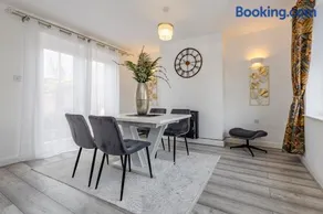 Spacious 3-Bed House, Sleeps 6, Parking, Contractor Friendly - Image 5
