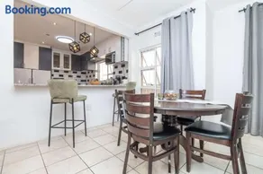 Charming 2-Bedroom in Joburg - Image 4