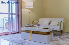 Gold House - Image 3