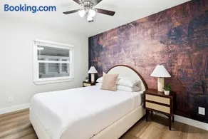 Updated Historic Suite with Queen Bed and Kitchen - Image 1