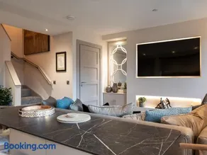Arran Shores Luxury Shorefront Apartment 2 - Image 3