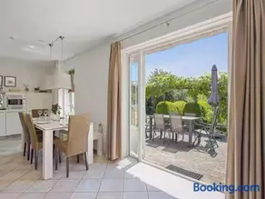 Luxury Beach Villa in Makkum with Sauna - Image 3