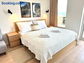 Monte Panorama Apartment - Private Outdoor Parking - Image 2