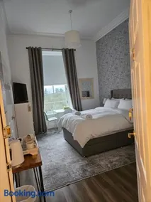 Langhouse Castle Bed and Breakfast - Image 3