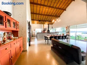 Casa em ponto turístico de Carrancas, com PISCINA, VISTA de Cinema, 3 Suítes, cozinha EQUIPADA, NATUREZA exuberante, acesso à represa - Image 2