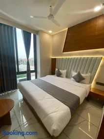 Hotel Signature in - Image 2