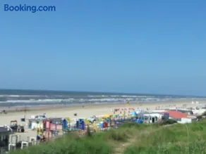 Little Beach House - Free parking - Image 4