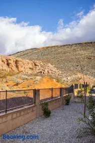 The Escondido Gem, Pet Friendly, Pickleball Courts - Image 2