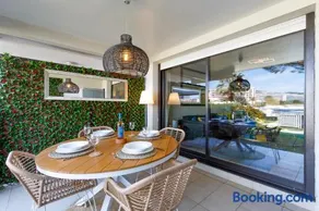 Luxury 3 pièce Garden Apartment in Cannes Marina - Image 1
