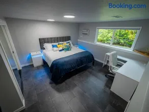 Remodeled 2BR, Chic and Cozy - Image 4